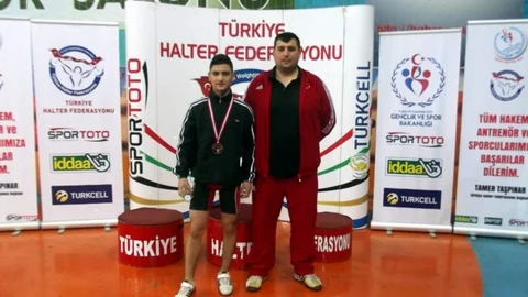 Aydın'da halterde çifte gurur yaşandı