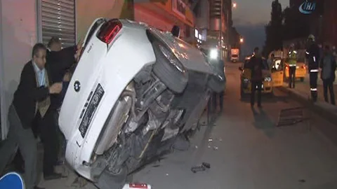 E-5 Karayolu'nda yarış yapan araç kaza yaptı