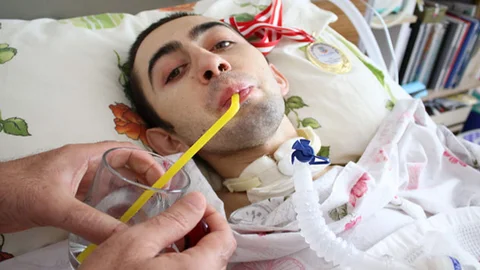 Antalya'da dansçı Emre Kara, antrenman sırasında geçirdiği kaza sonrası felç kaldı.