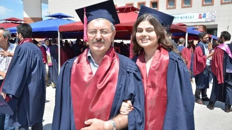 Anadolu Üniversitesi'nde Mezuniyet Coşkusu