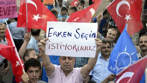 Kahramanmaraş'ta erken seçim talebiyle yürüyüş yapıldı