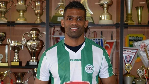 Konyaspor, Dossa Junior ile 2+1 yıllık sözleşme imzaladı