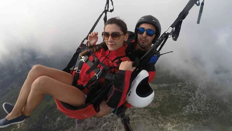 Fethiye'de yamaç paraşütü ile evlenme teklifi