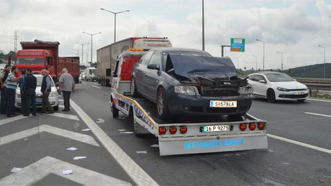 Seyrantepe'de zincirleme kaza trafiği durma noktasına getirdi