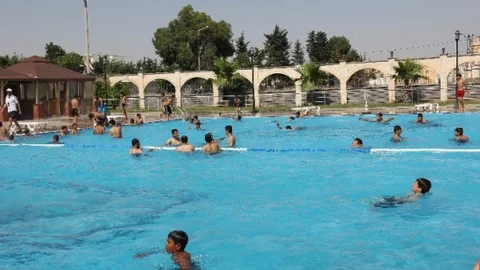 Şanlıurfa'da sıcak hava, ücretsiz havuzların ilgi görmesini sağladı