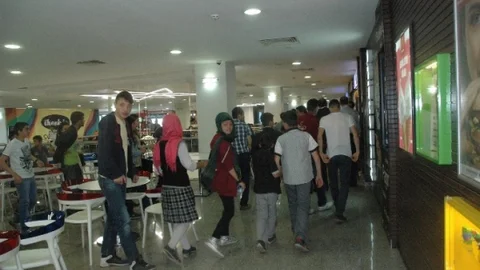 Erzurum'da Dar Gelirli Çocuklara Yıl Sonu Hediyesi