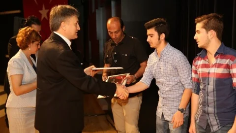 Kayseri'de Tiyatro Festivali Ödülleri Verildi