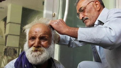 Şanlıurfa'da bir kişi temizlenmemek için direndi