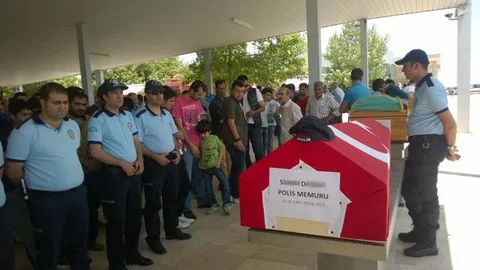 Malatya'da intihar eden genç polis memuru S.D. son yolculuğuna uğurlandı.
