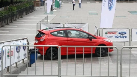 Bursa'da heyecan dolu mini ralli gösterisi yapıldı