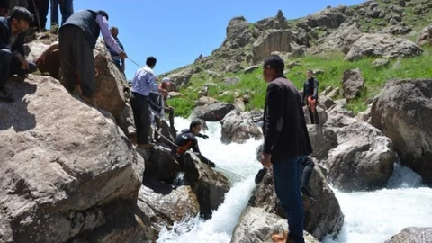 Çatak'ta Dereye Düşen Kadınların Cesetlerine Ulaşıldı