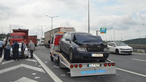 Seyrantepe'de zincirleme kaza trafiği durma noktasına getirdi
