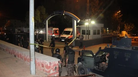Gaziantep'te kavgaya müdahale eden iki polis memuru pompalı tüfekle vuruldu