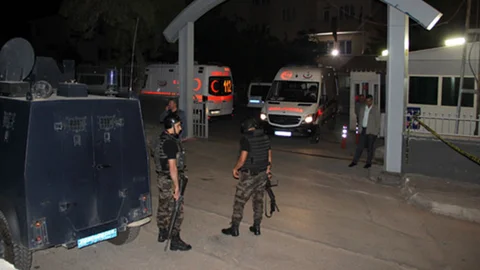 Gaziantep'te bir kavgaya müdahale eden iki polis memuru vuruldu.