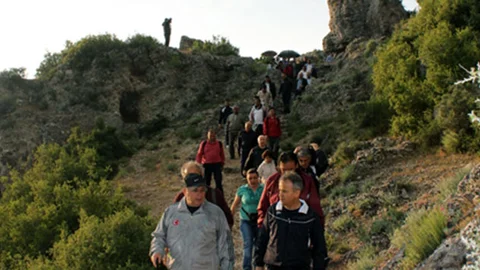 Muğla'da kültür turizmini artırmak için Mabolla Antik Kenti'nde yürüyüş düzenlendi.