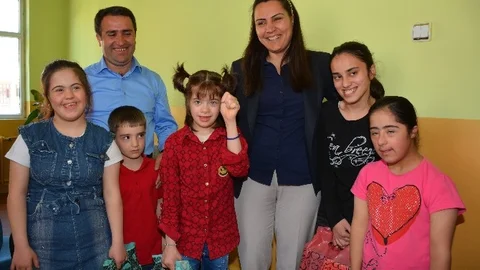 Hakkari'de Eş Başkanlar Down Sendromlu Çocuklarla Buluştu
