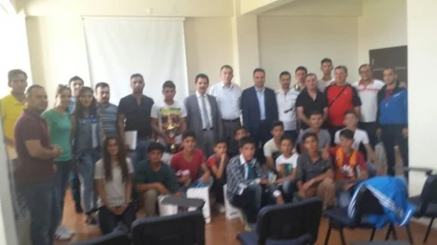 Van'da başarılı sporculara malzeme desteği verildi