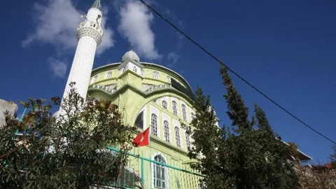 Bayraklı'da camiler Ramazan ayına hazırlanıyor