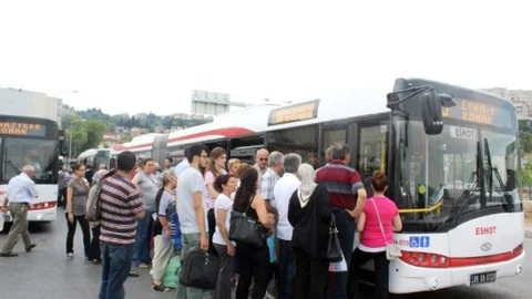 İzmir'de toplu ulaşımda kağıt bilet uygulamasına geçildi