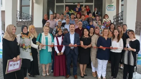 İzmit’te İZMEK Kursları Yıl Sonu Töreni