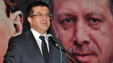 Ekonomi Bakanı Nihat Zeybekci, koalisyon sürecine yönelik sert eleştirilerde bulundu.