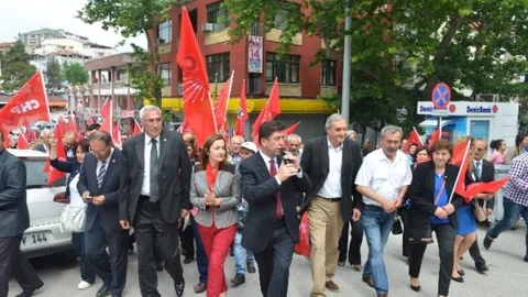 Yaşar Tüzün mazbatasını aldı