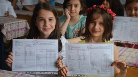 Ordu'da Karneler Öğrencilere Verildi