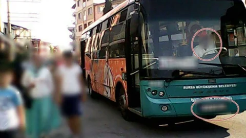 Bursa'da halk otobüsünde kart okuma cihazının çalışmaması nedeniyle yolcular dolandırıldıklarını öne sürdü.