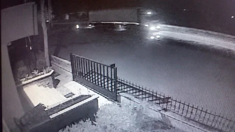 Konya'da yolun karşısına geçmeye çalışan bir kişi TIR çarpması sonucu hayatını kaybetti.