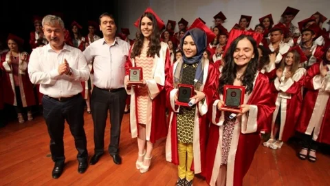 Saruhanlı'da mezuniyet coşkusu
