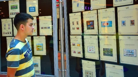 Adana'da Pul Sergisi Devam Ediyor