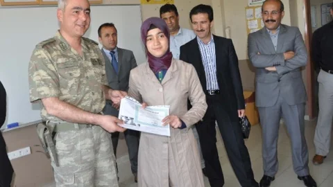 Ağrı'da Öğrencilere Takdir Belgeleri