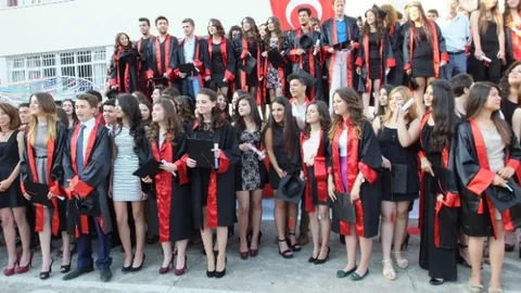 Burhaniye'de mezuniyet coşkusu