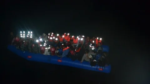 Ege Denizi'nde 827 kaçak göçmen kurtarıldı