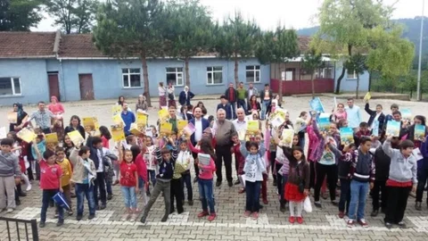 Ordu'da Öğrencilere Tatil Kitabı Hediye Edildi