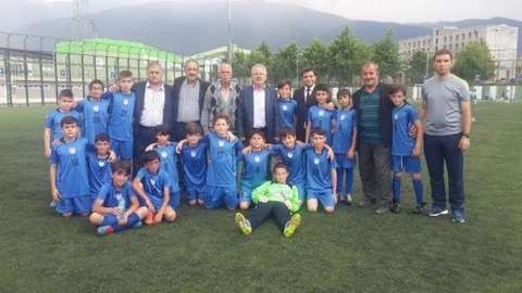 Bursa'da Minikler Futbol Turnuvası Şampiyonu Demirtaş