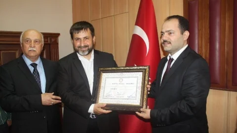 MHP'li Durmuş Yalçın mazbatasını aldı