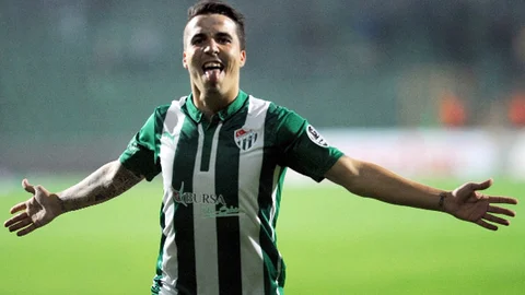 Bursaspor'da Josue'nin geleceği belirsiz.