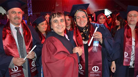 Anadolu Üniversitesi mezuniyet töreni