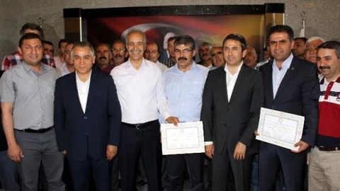 Adıyaman'da AK Parti Milletvekilleri mazbatalarını aldı
