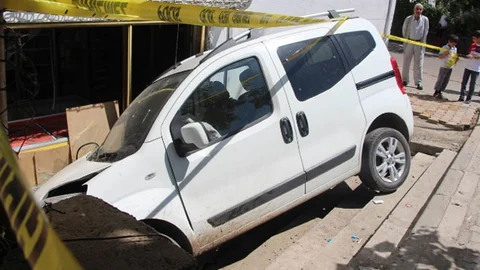 Bingöl'de markete dalan araçta 3 çocuk yaralandı