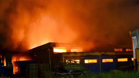 Kocaeli Kartepe'de kağıt fabrikasında yangın çıktı