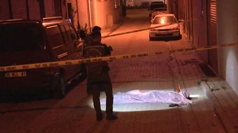 İzmir Karşıyaka'da balkonundan düşerek hayatını kaybeden kadın