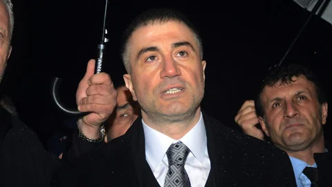 Sedat Peker, düğününde fenalaşarak hastaneye kaldırılan ve hayatını kaybeden ünlü sanatçı Sümer Tilmaç için duygusal bir mesaj paylaştı.