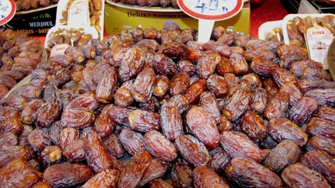 Bursa'da hurma çeşitleri Ramazan öncesi tezgahlarda yerini aldı