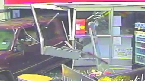 ABD'de marketin ATM'sinden para çalmaya çalışan hırsızlar ortalığı karıştırdı