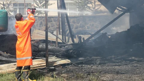 Iğdır'da DSİ deposunda yangın çıktı