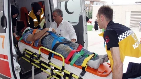 İnegöl'de inşaat ustası düşerek ağır yaralandı