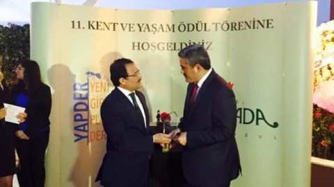 Nazilli'de Başkan Alıcık'a ödül verildi