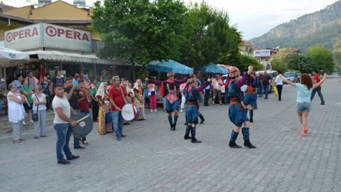 Muğla'nın Fethiye ilçesinde 13. Uluslararası Göcek, Gürsu ve Pırnaz Yayla Yürüyüşü gerçekleştirildi.